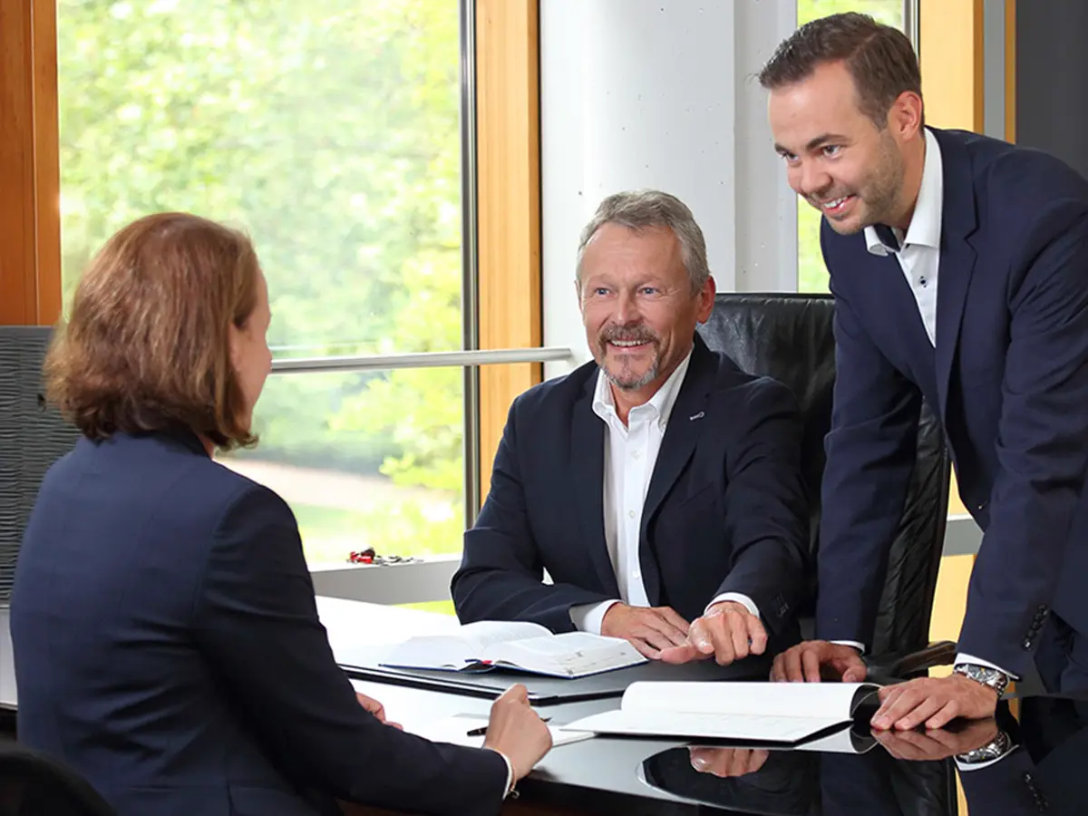 Besprechung in der Kanzlei Bouffier Kaiser & Partner